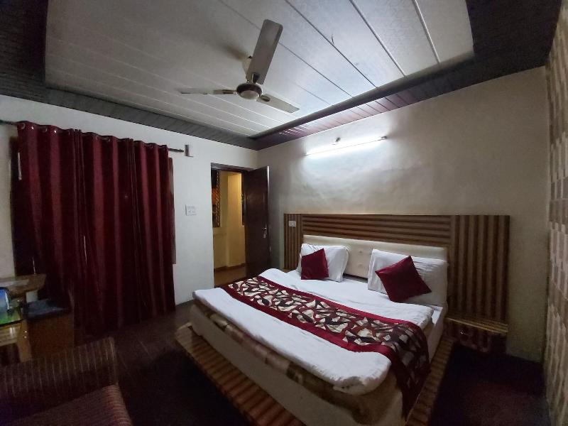 Goroomgo Luxury Moon Nainital image