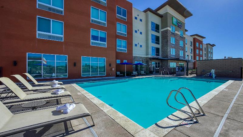 Holiday Inn Express & Suites Ridgecrest China Lake image