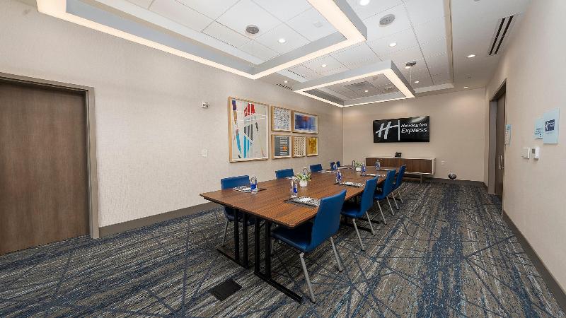 Holiday Inn Express & Suites Ridgecrest China Lake image