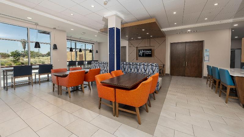 Holiday Inn Express & Suites Ridgecrest China Lake image