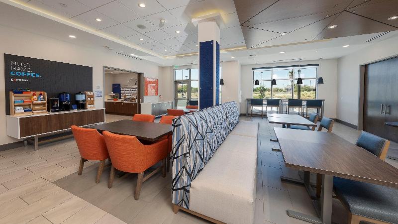 Holiday Inn Express & Suites Ridgecrest China Lake image