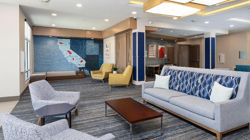 Holiday Inn Express & Suites Ridgecrest China Lake image