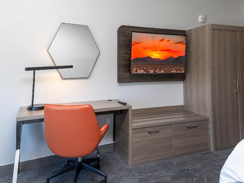 Holiday Inn Express & Suites Ridgecrest China Lake image