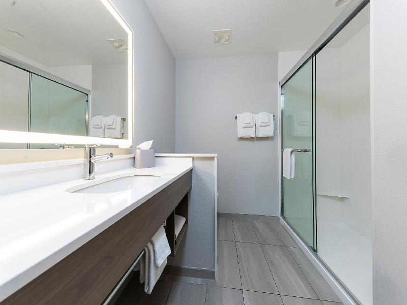 Holiday Inn Express & Suites Ridgecrest China Lake image