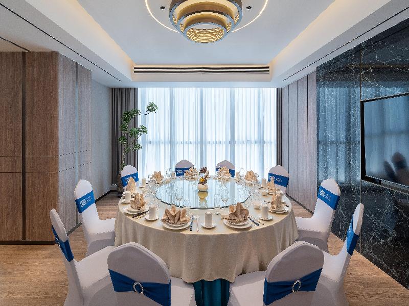 Holiday Inn Express Jiangmen Yinhu Bay image