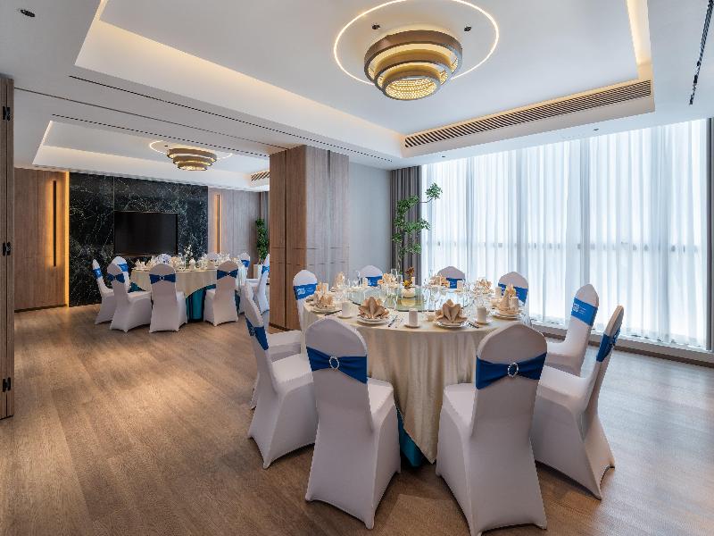 Holiday Inn Express Jiangmen Yinhu Bay image