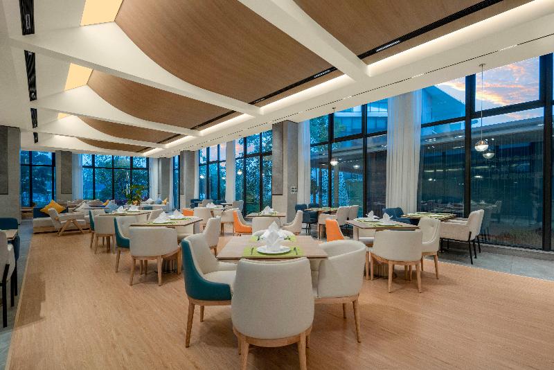 Holiday Inn Express Jiangmen Yinhu Bay image 1