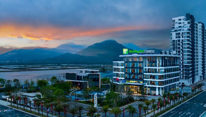 Holiday Inn Express Jiangmen Yinhu Bay image