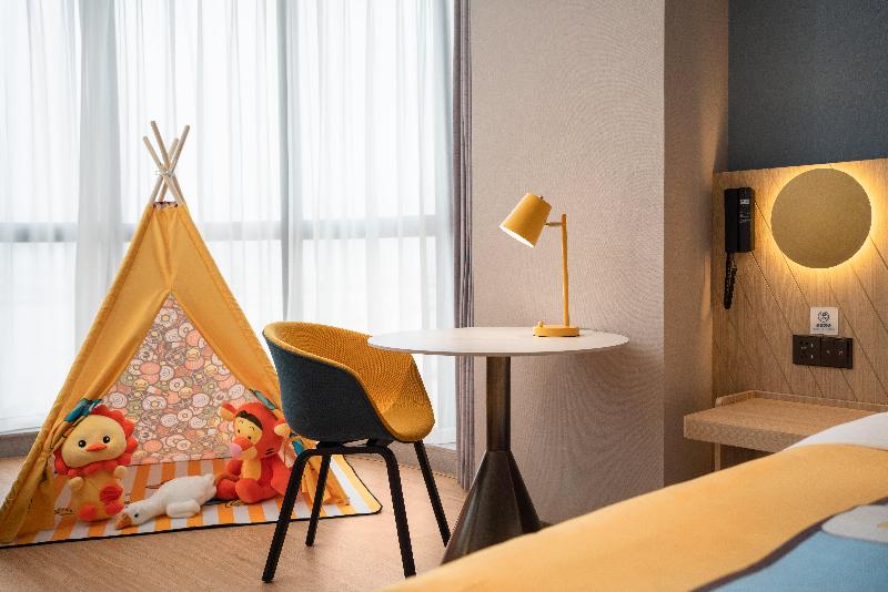 Holiday Inn Express Jiangmen Yinhu Bay image