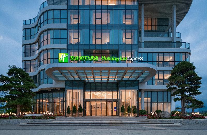 Holiday Inn Express Jiangmen Yinhu Bay image