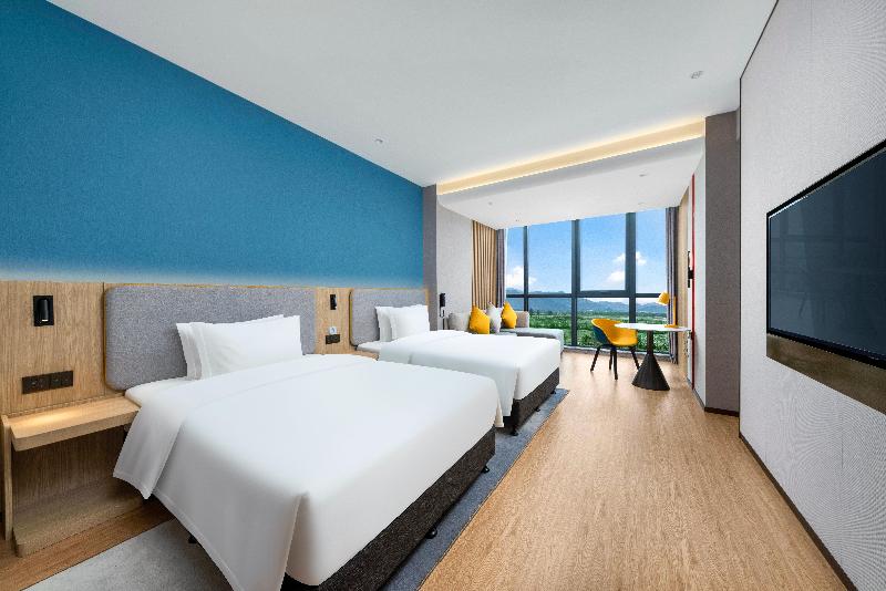 Holiday Inn Express Jiangmen Yinhu Bay image