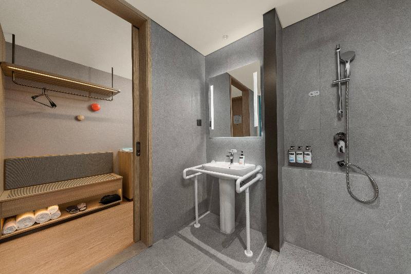 Holiday Inn Express Jiangmen Yinhu Bay image