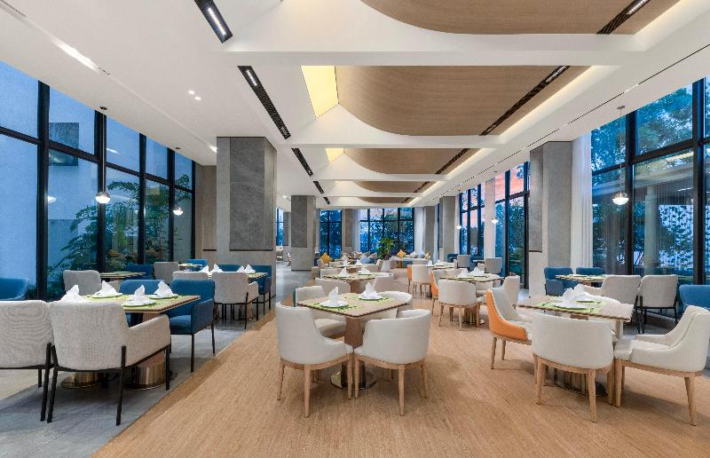 Holiday Inn Express Jiangmen Yinhu Bay image