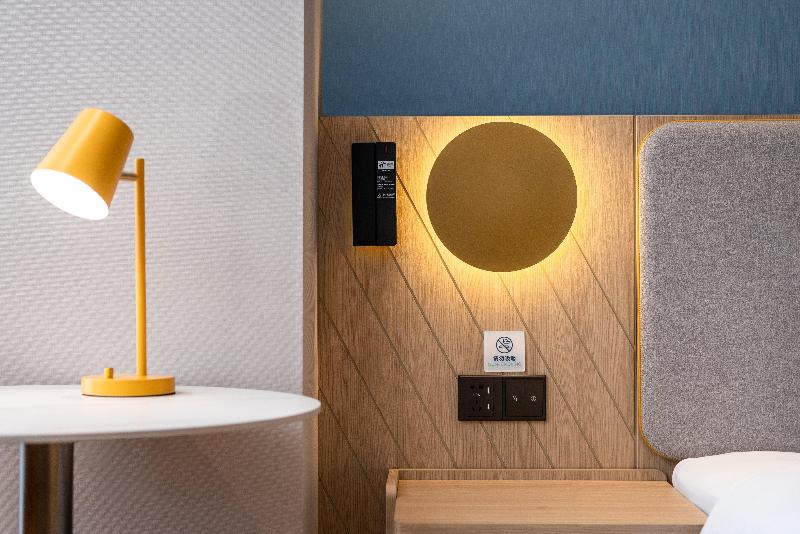 Holiday Inn Express Jiangmen Yinhu Bay image