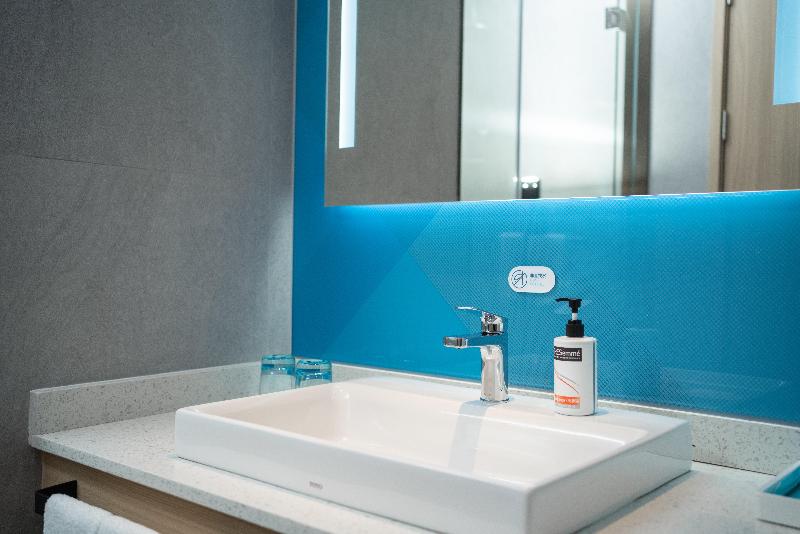 Holiday Inn Express Jiangmen Yinhu Bay image