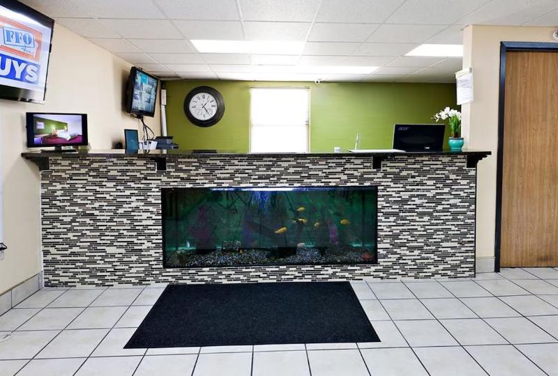 Days Inn by Wyndham Park City Kansas image