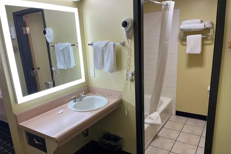 Days Inn by Wyndham Park City Kansas image