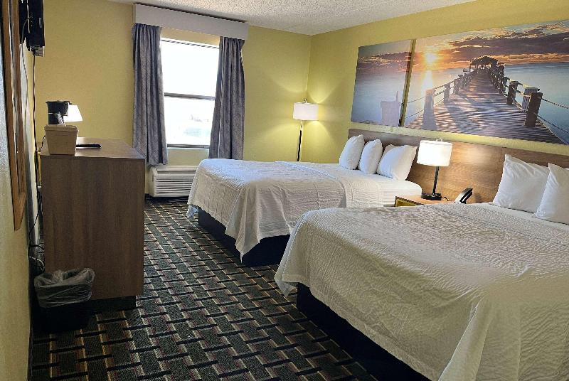 Days Inn by Wyndham Park City Kansas image