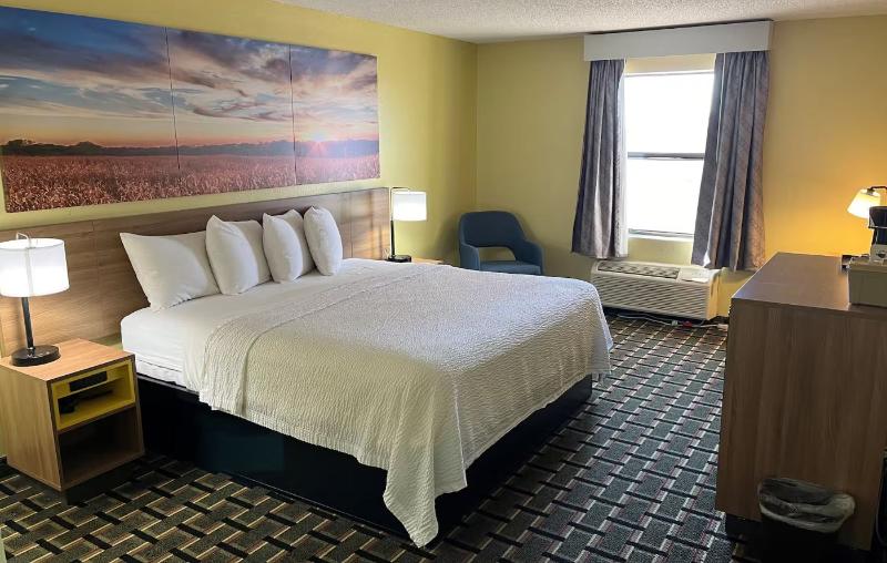 Days Inn by Wyndham Park City Kansas image