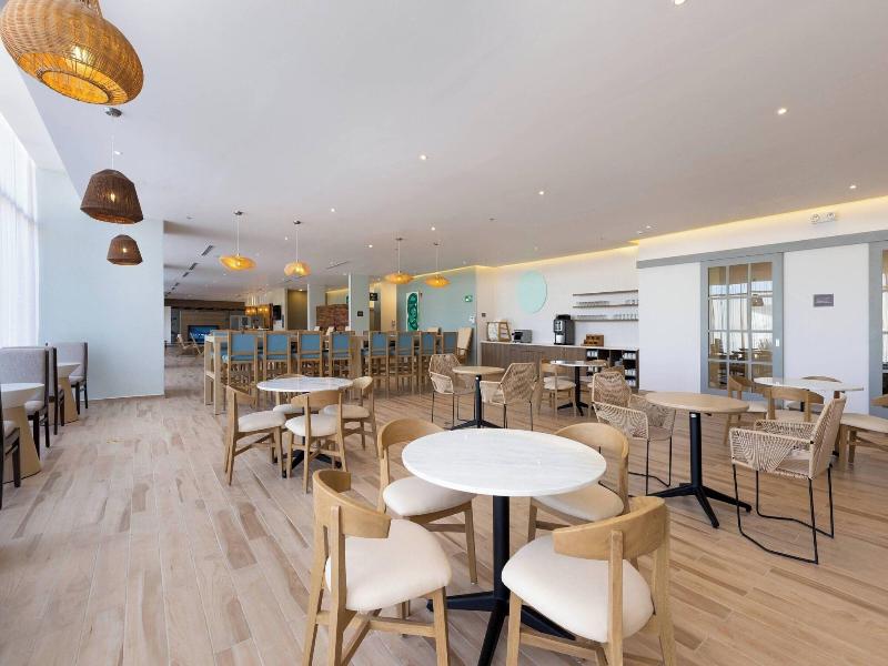 Residence Inn By Marriott Cancun Hotel Zone image