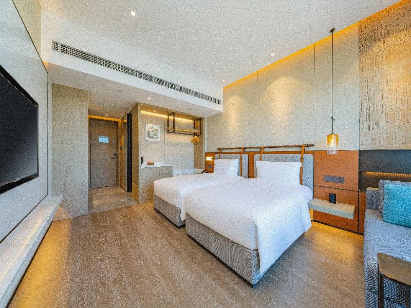 Holiday Inn Zhuhai City Center image