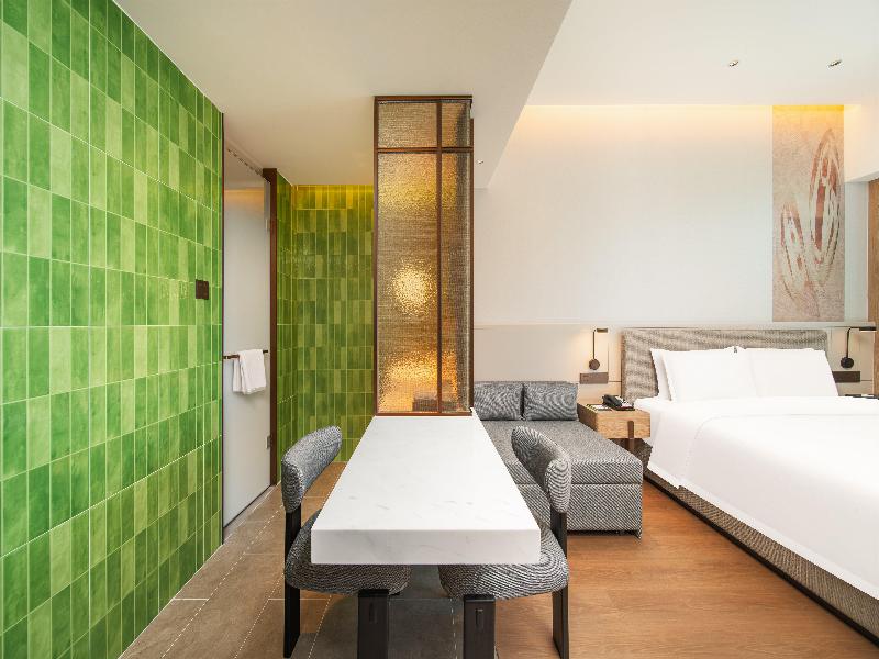 Holiday Inn Zhuhai City Center image