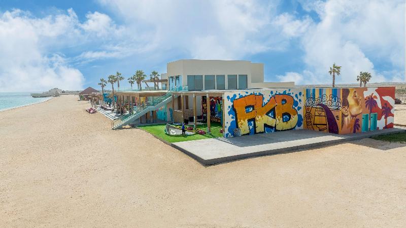 Fuwairit Kite Beach Tapestry Collection By Hilton image