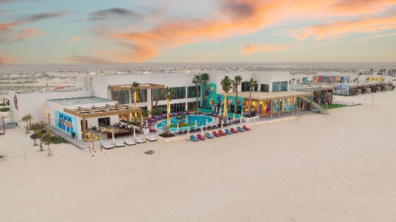 Fuwairit Kite Beach Tapestry Collection By Hilton image