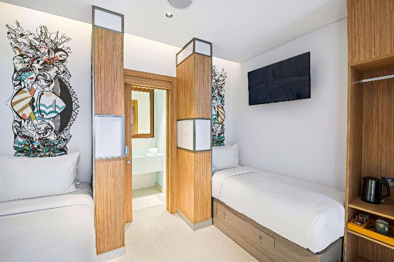 Fuwairit Kite Beach Tapestry Collection By Hilton image