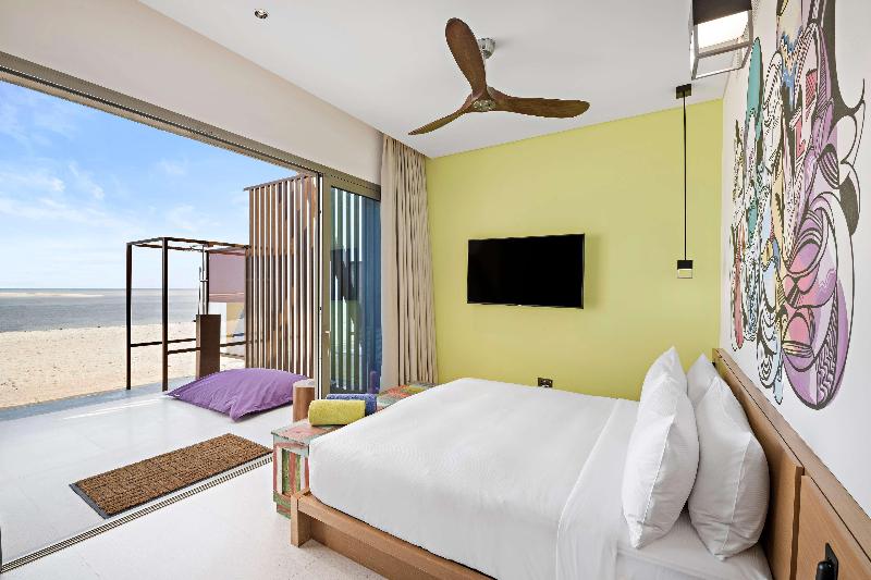 Fuwairit Kite Beach Tapestry Collection By Hilton image