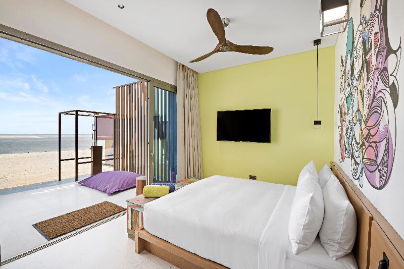 Fuwairit Kite Beach Tapestry Collection By Hilton image
