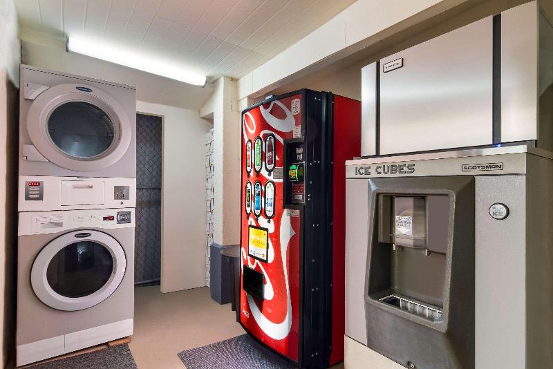 Econo Lodge Calhoun image
