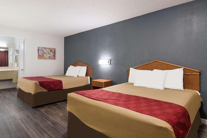 Econo Lodge Calhoun image