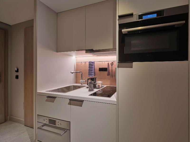 Adina Apartment Hotel Wiesbaden image