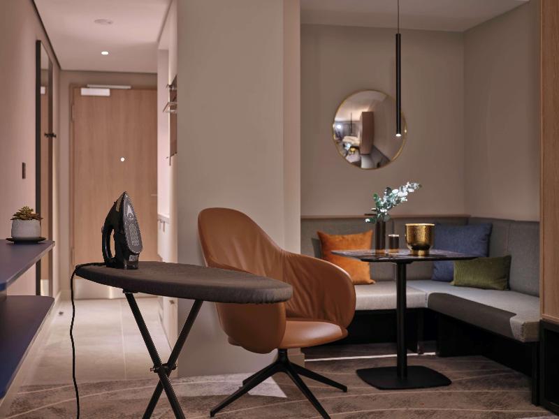 Adina Apartment Hotel Wiesbaden image