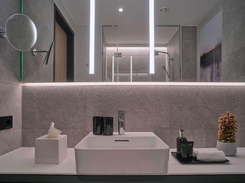 Adina Apartment Hotel Wiesbaden image