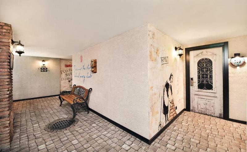 Hotel Biography image