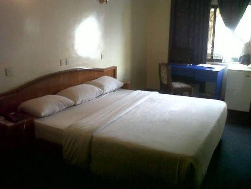 Angeles Hotel image