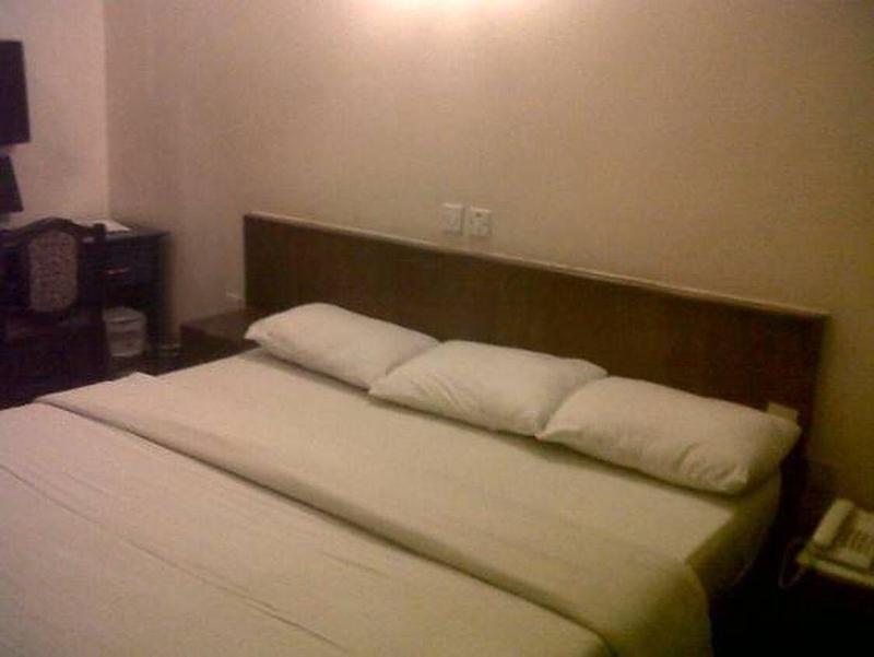 Angeles Hotel image