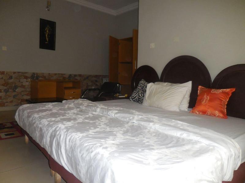 Angeles Hotel image