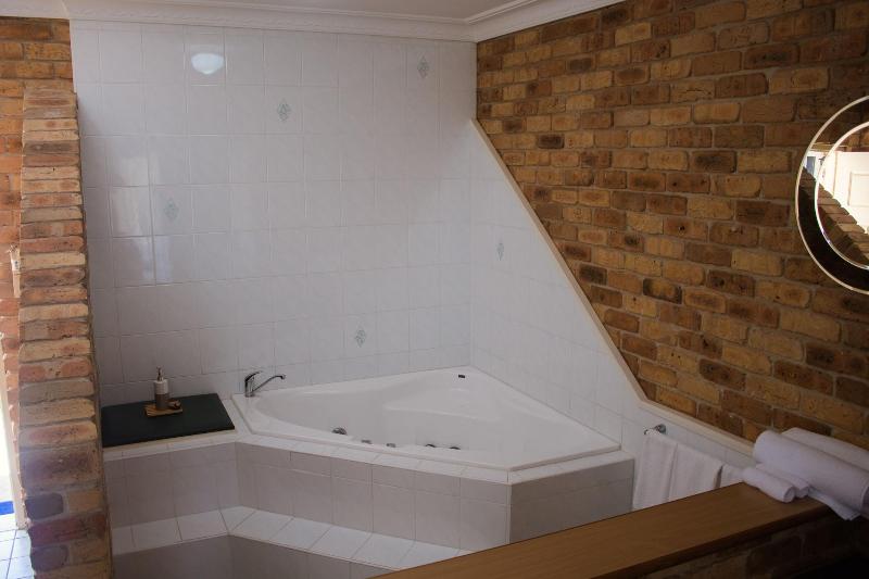 Golf Club Motor Inn Wingham image