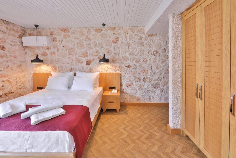 Atalante Hotel image