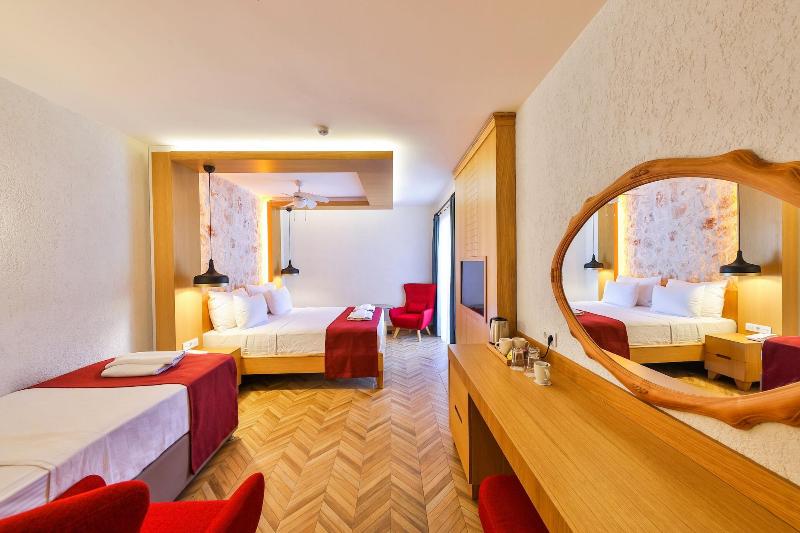 Atalante Hotel image