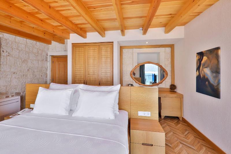 Atalante Hotel image