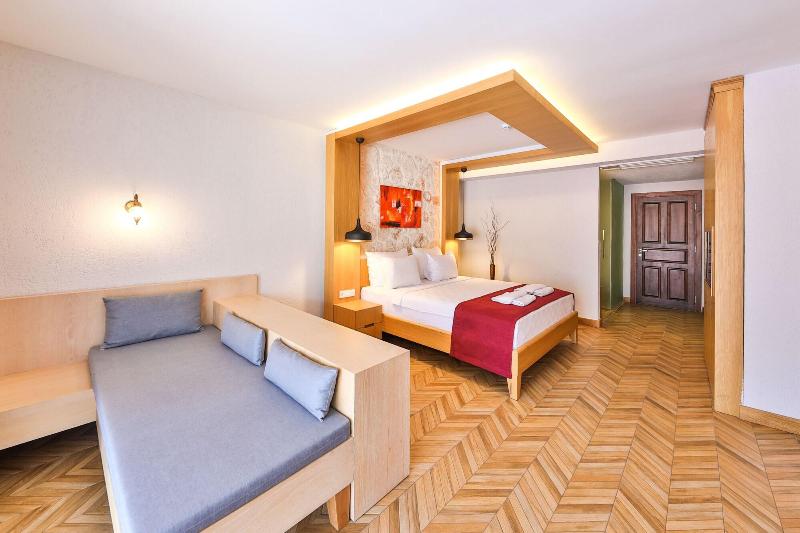Atalante Hotel image