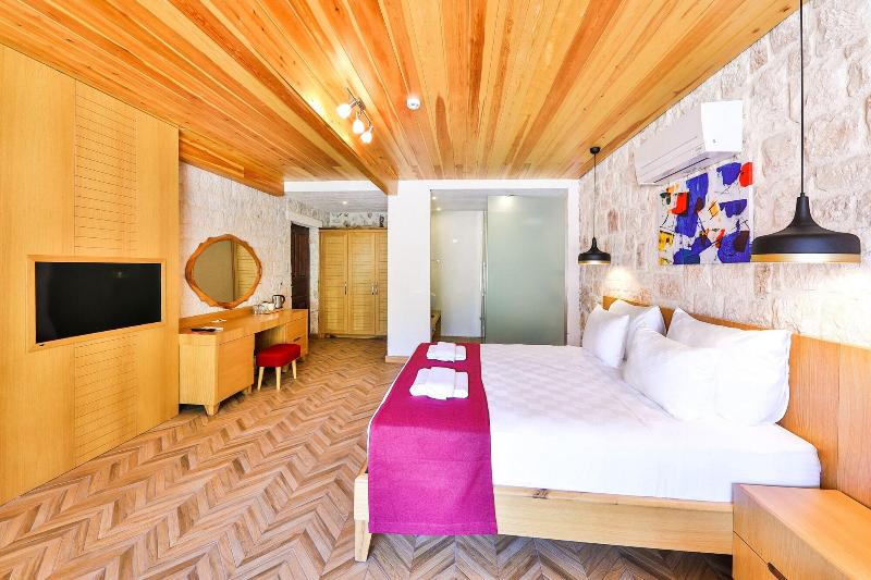 Atalante Hotel image