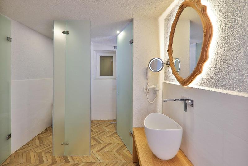 Atalante Hotel image
