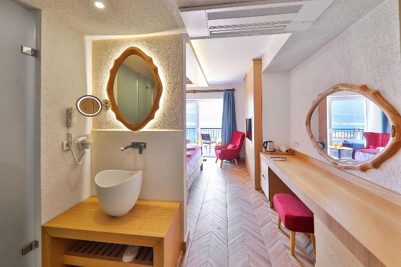 Atalante Hotel image