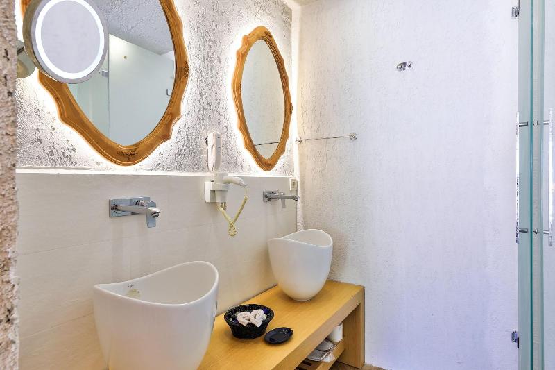 Atalante Hotel image