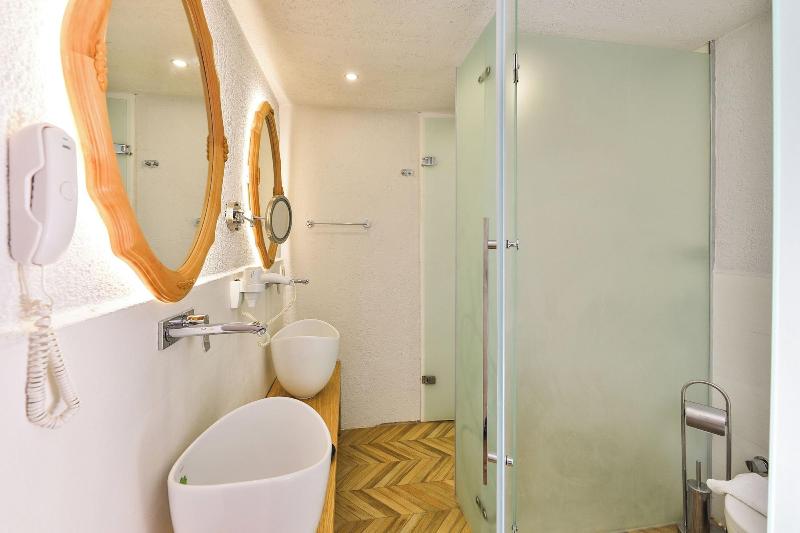Atalante Hotel image